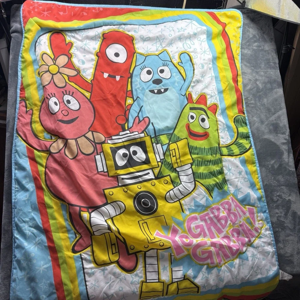 Yo GABBA GABBA Toddler Bed Blanket 53 X 42 Vintage Reversible Comforter 2010